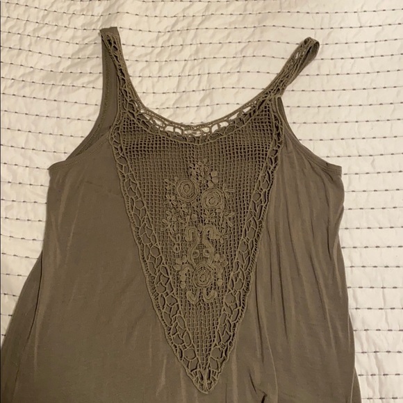 Green tank with lace back - Picture 2 of 2
